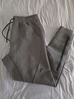 Men's Alphalete Joggers - Large
